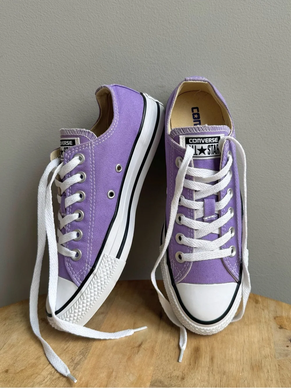 Converse All Star Chuck Taylor Low Top Electric Purple Lavender Shoes Size 7